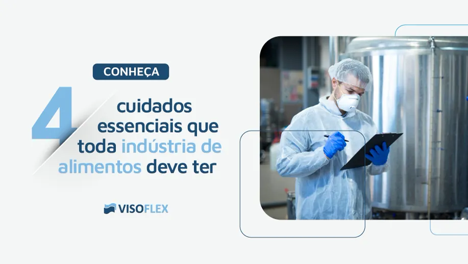 Profissional de touca, máscara e luvas com prancheta ao lado de tanques de inox