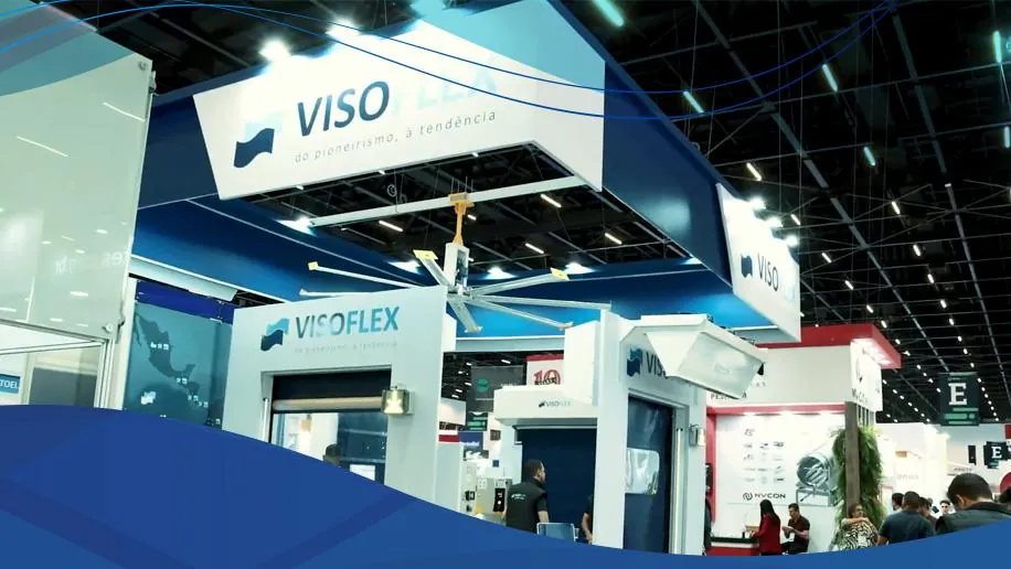 Stand da Visoflex na Fispal Tecnologia 2024, com portas rápidas expostas