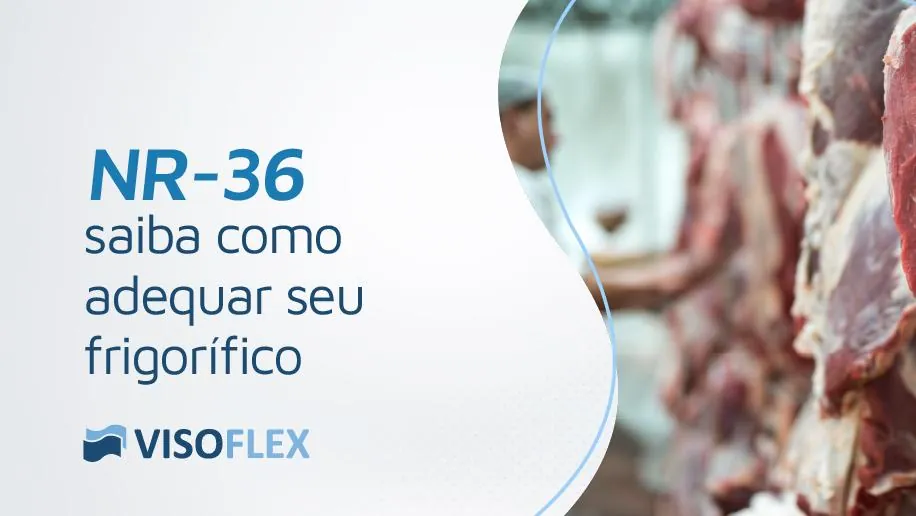 Carcaças de carne penduradas em câmara de frigorífico