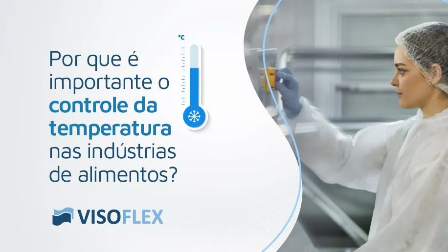 Profissional de touca e luvas verificando instrumento em indústria de alimentos, com termômetro ilustrado
